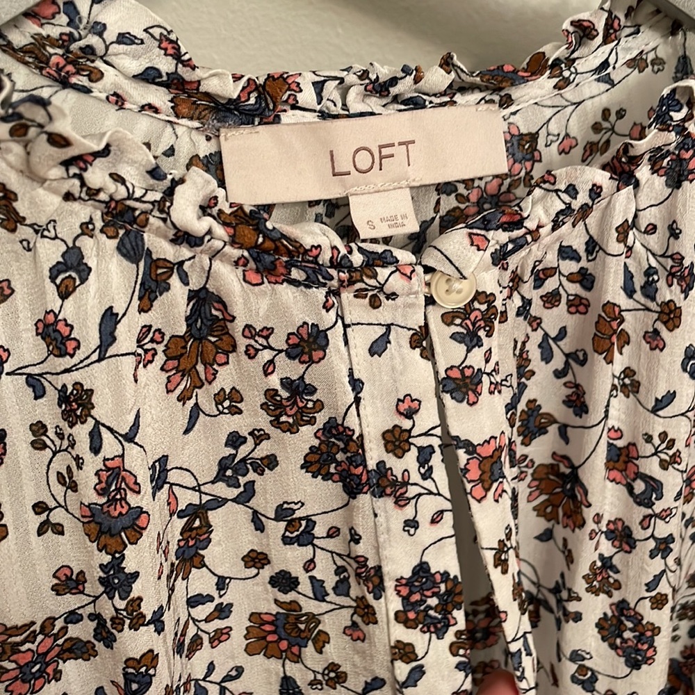 Cream and floral Loft EUC ruffle long sleeve - Picture 2 of 7